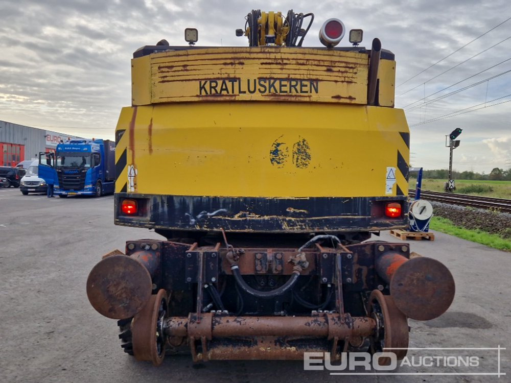 O & K MH5 S - Gumikerekes kotró: 4 kép. O & K MH5 S - Gumikerekes kotró: 4 kép.