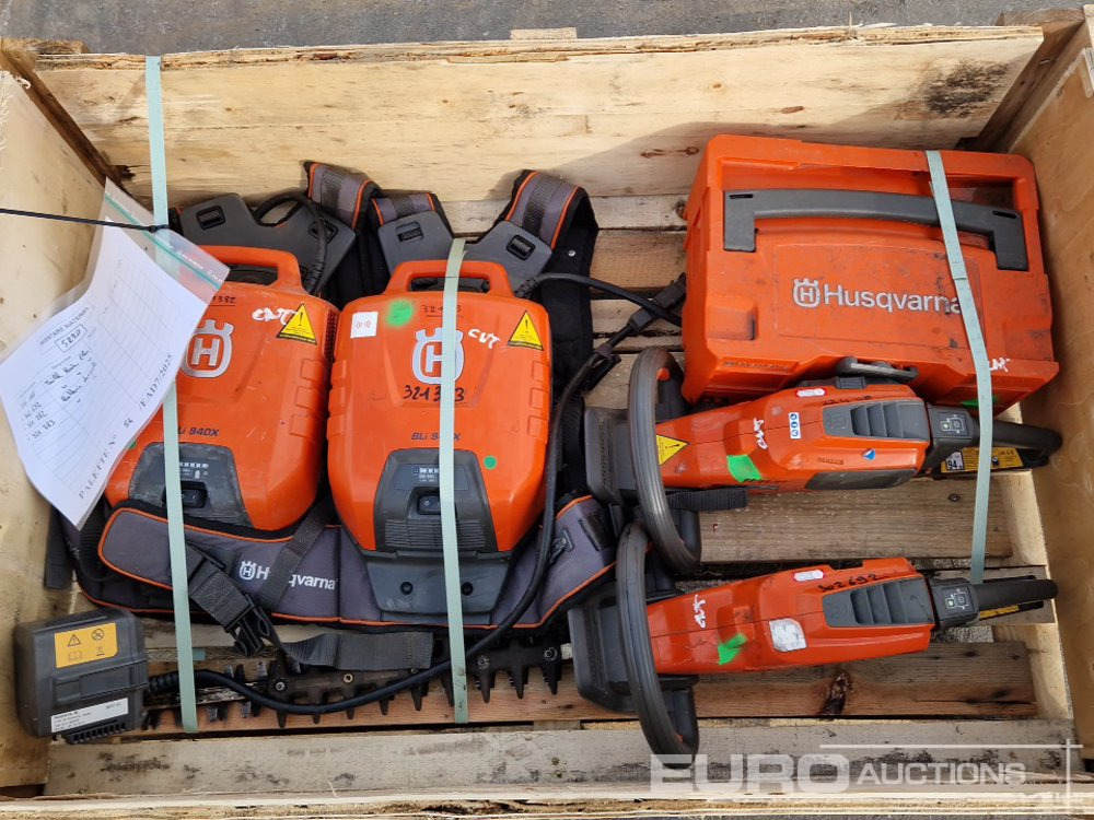 Pallet of Husqvarna Garden Equipment, Hedge Trimmer - Építőipari berendezések: 5 kép. Pallet of Husqvarna Garden Equipment, Hedge Trimmer - Építőipari berendezések: 5 kép.