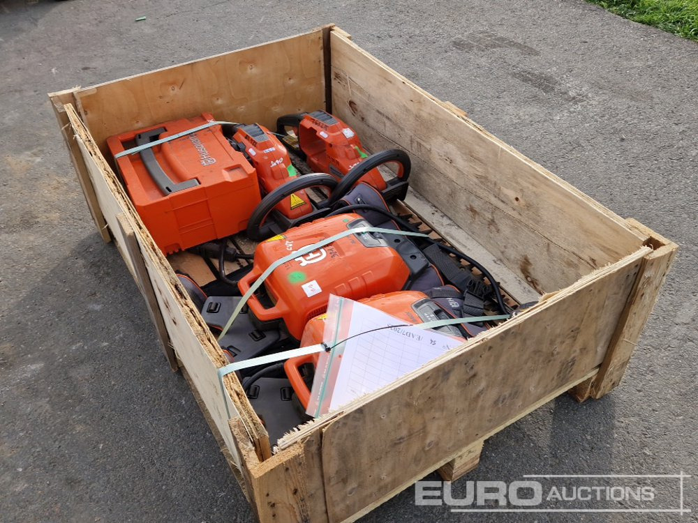 Pallet of Husqvarna Garden Equipment, Hedge Trimmer - Építőipari berendezések: 1 kép. Pallet of Husqvarna Garden Equipment, Hedge Trimmer - Építőipari berendezések: 1 kép.