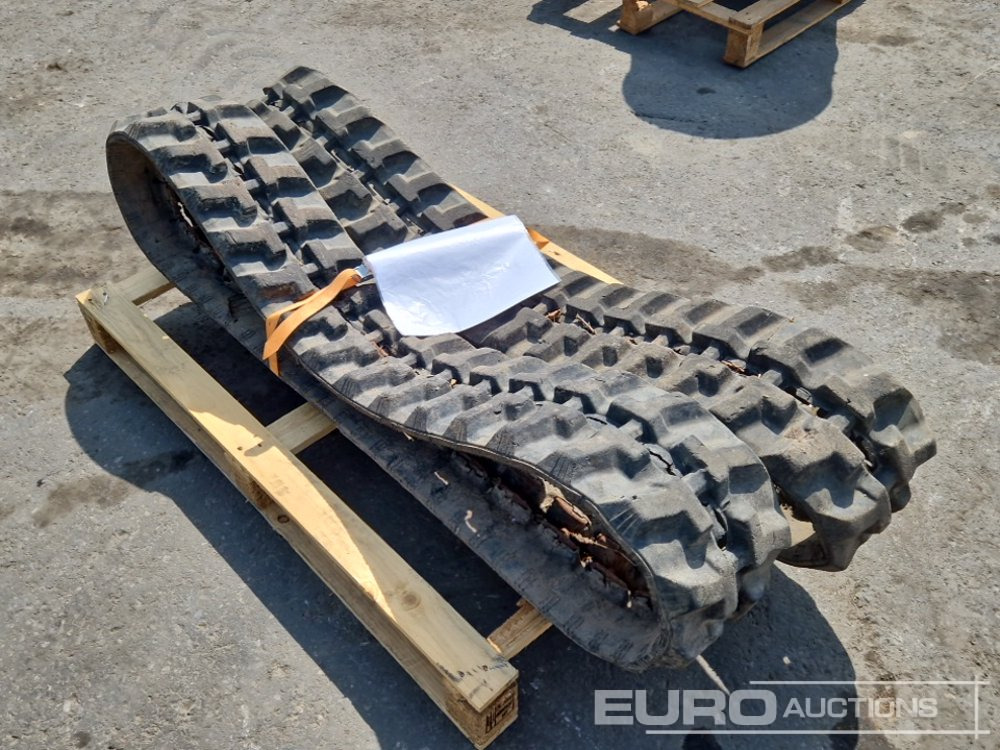Pallet of Rubber Tracks to sut Terex 3 Ton Digger - Lánctalp - Építőipari gépek: 4 kép. Pallet of Rubber Tracks to sut Terex 3 Ton Digger - Lánctalp - Építőipari gépek: 4 kép.