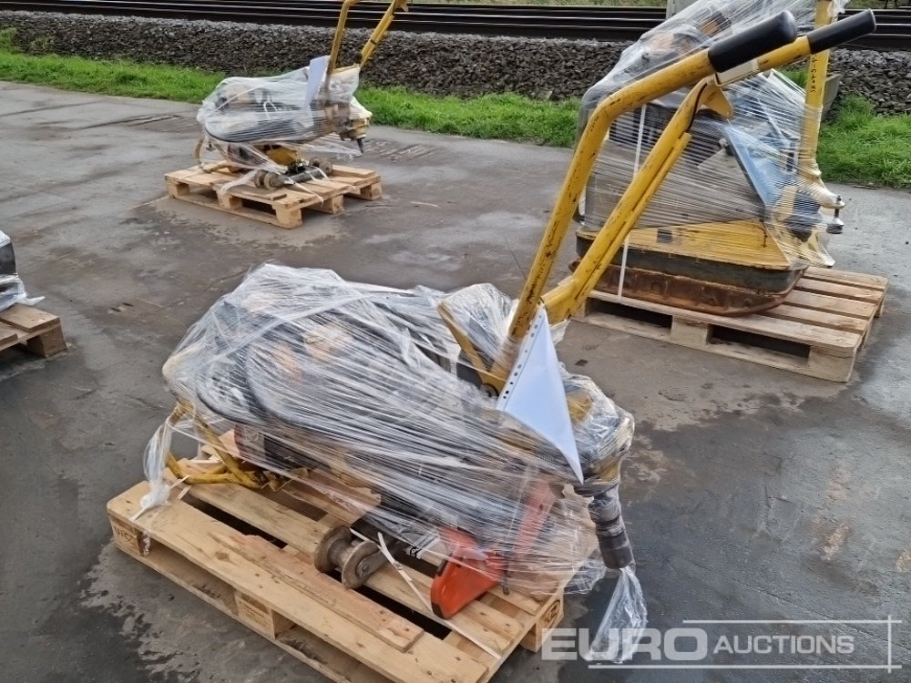 ROWRENCH P4 RKS Unirversal Petrol Powered Wrench, AX25 Concrete Poker (2 of), Husqvarna K770 Quick Cut Saw - Betonipari gép: 2 kép. ROWRENCH P4 RKS Unirversal Petrol Powered Wrench, AX25 Concrete Poker (2 of), Husqvarna K770 Quick Cut Saw - Betonipari gép: 2 kép.