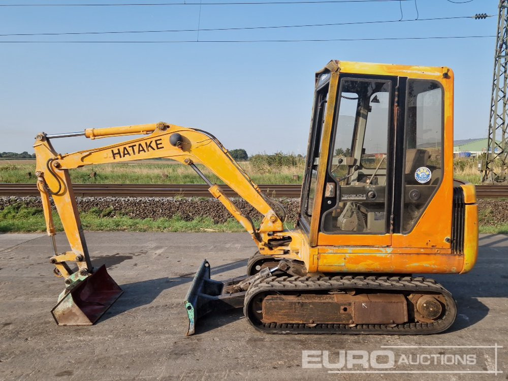 Takeuchi TB025 - Minikotró: 2 kép. Takeuchi TB025 - Minikotró: 2 kép.