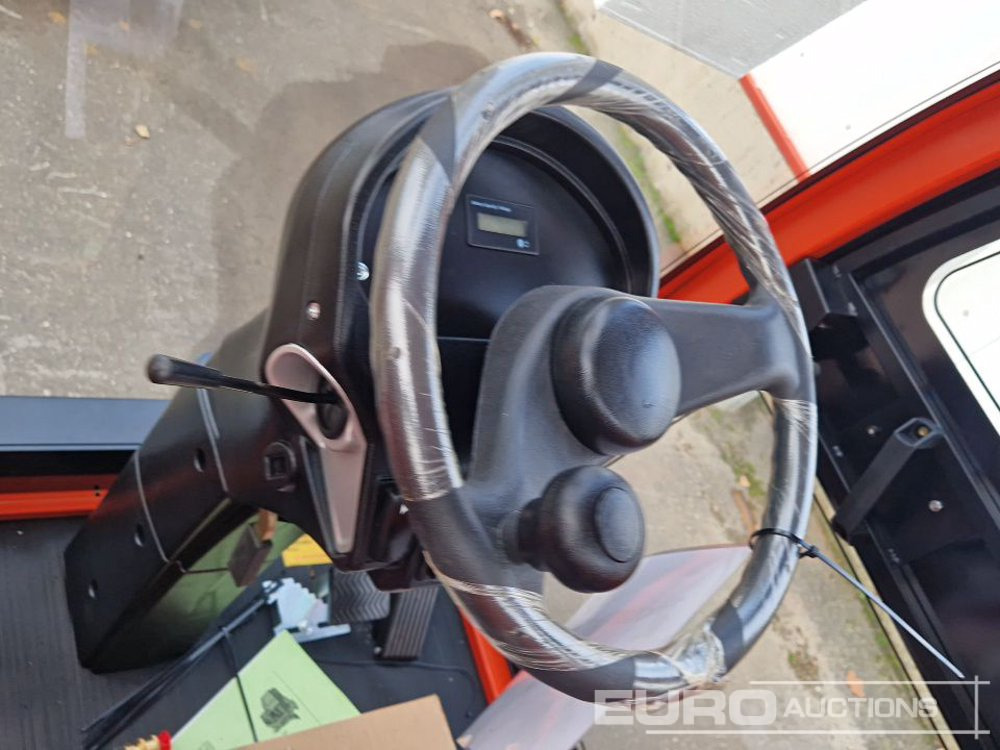 Utcaseprő gép Unused 2025 Zvox 2000G: 23 kép. Utcaseprő gép Unused 2025 Zvox 2000G: 23 kép.