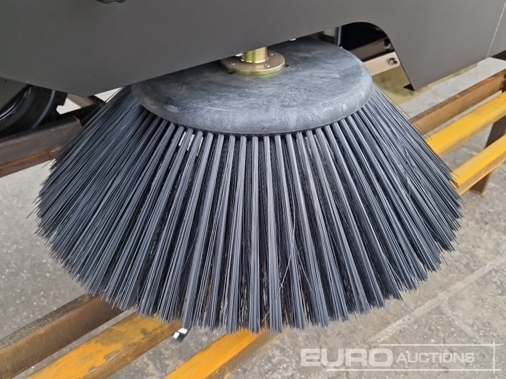 Utcaseprő gép Unused 2025 Zvox 2000G: 11 kép. Utcaseprő gép Unused 2025 Zvox 2000G: 11 kép.