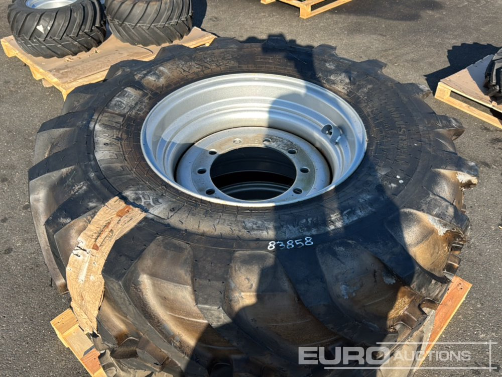 Unused Alliance 500/70R24 Tyre & Rim (2 of) - Gumiabroncs: 5 kép. Unused Alliance 500/70R24 Tyre & Rim (2 of) - Gumiabroncs: 5 kép.