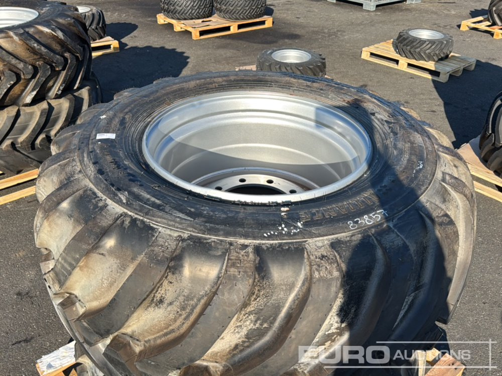 Unused Alliance 600/55-26.5 Tyre & Rim (2 of) - Gumiabroncs: 5 kép. Unused Alliance 600/55-26.5 Tyre & Rim (2 of) - Gumiabroncs: 5 kép.
