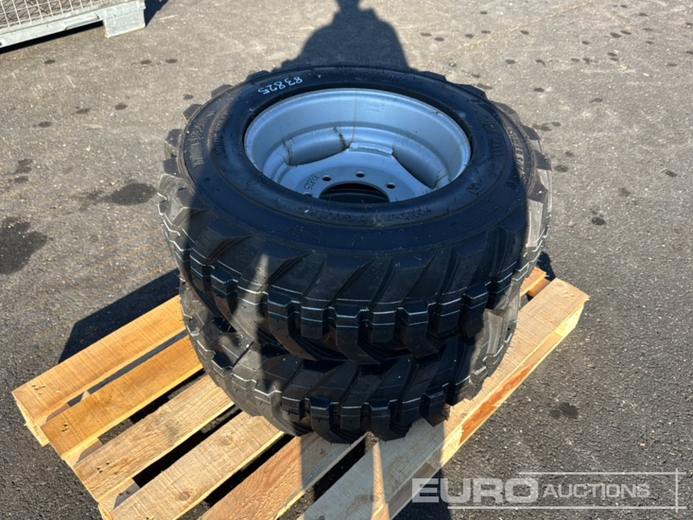 Unused BKT 10-16.5 Tyre & Rim (2 of) - Gumiabroncs: 3 kép. Unused BKT 10-16.5 Tyre & Rim (2 of) - Gumiabroncs: 3 kép.