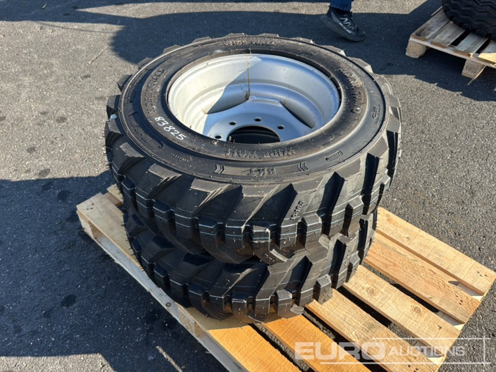 Unused BKT 10-16.5 Tyre & Rim (2 of) - Gumiabroncs: 2 kép. Unused BKT 10-16.5 Tyre & Rim (2 of) - Gumiabroncs: 2 kép.