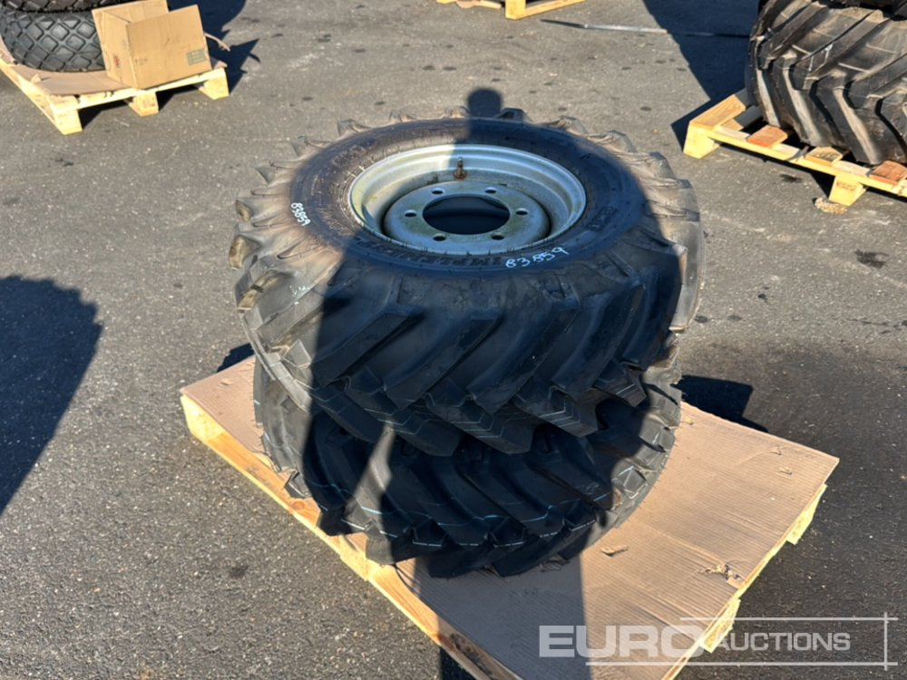 Unused BKT 11.5/80-15.3 Tyre & Rim (2 of) - Gumiabroncs: 4 kép. Unused BKT 11.5/80-15.3 Tyre & Rim (2 of) - Gumiabroncs: 4 kép.