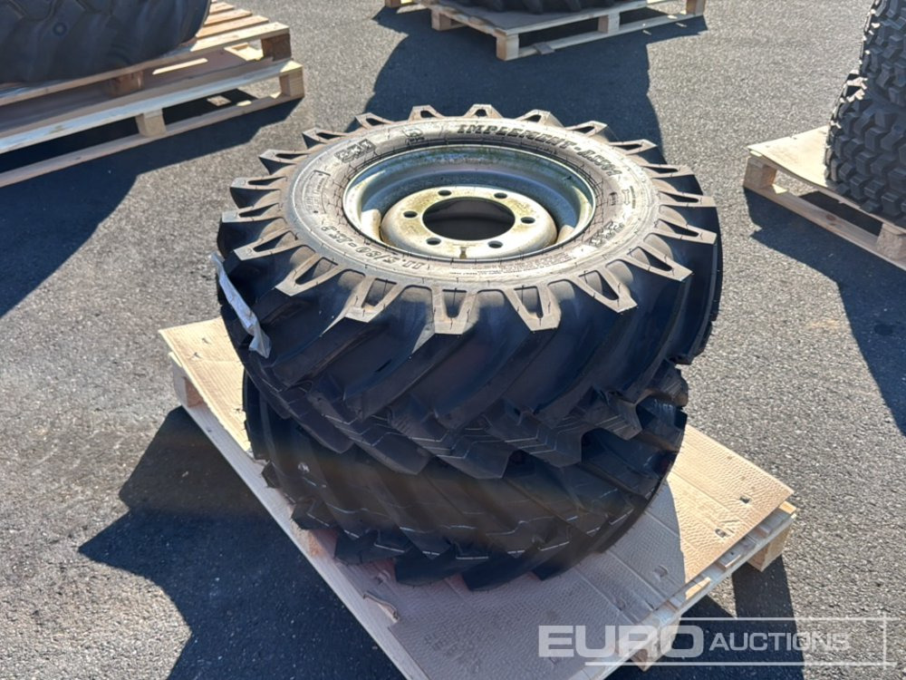 Unused BKT 11.5/80-15.3 Tyre & Rim (2 of) - Gumiabroncs: 2 kép. Unused BKT 11.5/80-15.3 Tyre & Rim (2 of) - Gumiabroncs: 2 kép.