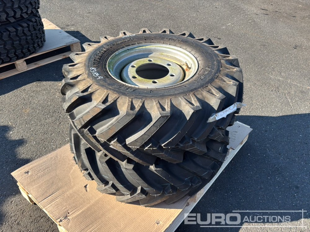 Unused BKT 11.5/80-15.3 Tyre & Rim (2 of) - Gumiabroncs: 1 kép. Unused BKT 11.5/80-15.3 Tyre & Rim (2 of) - Gumiabroncs: 1 kép.