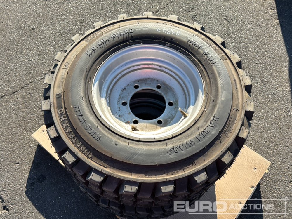 Unused BKT 12-16.5 Tyre & Rim (2 of) - Gumiabroncs: 5 kép. Unused BKT 12-16.5 Tyre & Rim (2 of) - Gumiabroncs: 5 kép.