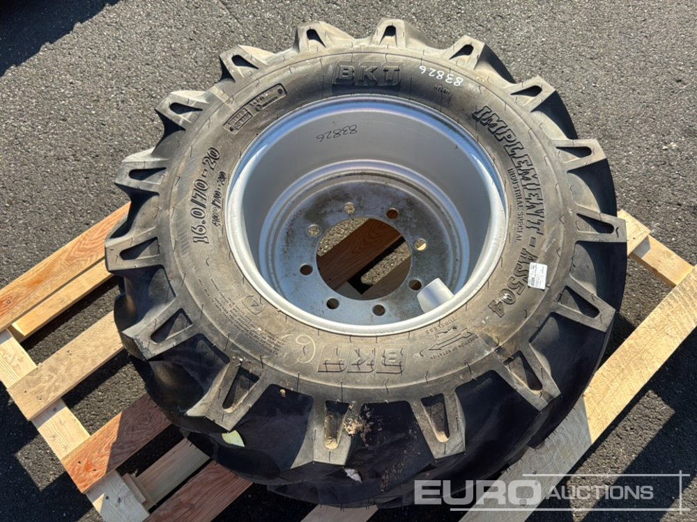 Unused BKT 16.0/70-20 Tyre & Rim (1 of) - Gumiabroncs: 5 kép. Unused BKT 16.0/70-20 Tyre & Rim (1 of) - Gumiabroncs: 5 kép.