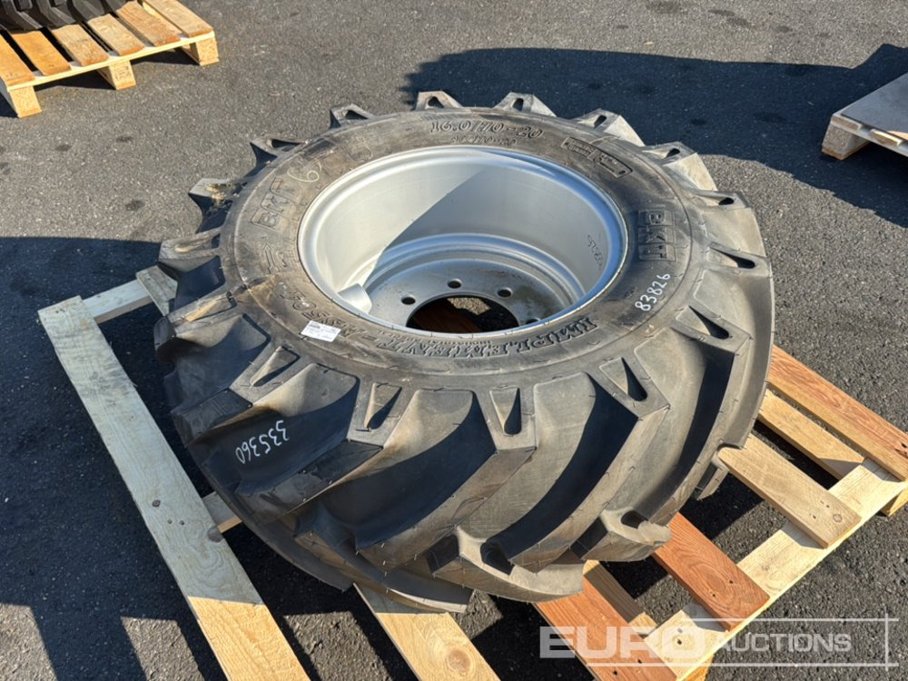 Unused BKT 16.0/70-20 Tyre & Rim (1 of) - Gumiabroncs: 1 kép. Unused BKT 16.0/70-20 Tyre & Rim (1 of) - Gumiabroncs: 1 kép.