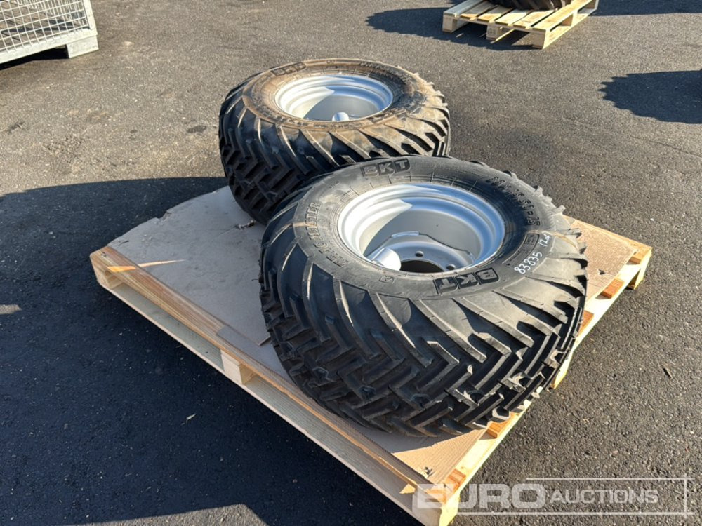 Unused BKT 33x15.50-15 Tyre & Rim (2 of) - Gumiabroncs: 3 kép. Unused BKT 33x15.50-15 Tyre & Rim (2 of) - Gumiabroncs: 3 kép.