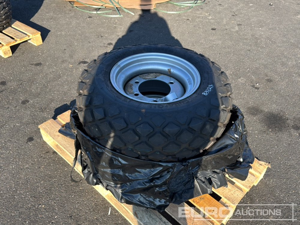 Unused Cultor 10.0/75-15.3 Tyre & Rim (2 of) - Gumiabroncs: 4 kép. Unused Cultor 10.0/75-15.3 Tyre & Rim (2 of) - Gumiabroncs: 4 kép.