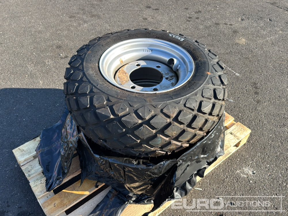 Unused Cultor 10.0/75-15.3 Tyre & Rim (2 of) - Gumiabroncs: 3 kép. Unused Cultor 10.0/75-15.3 Tyre & Rim (2 of) - Gumiabroncs: 3 kép.