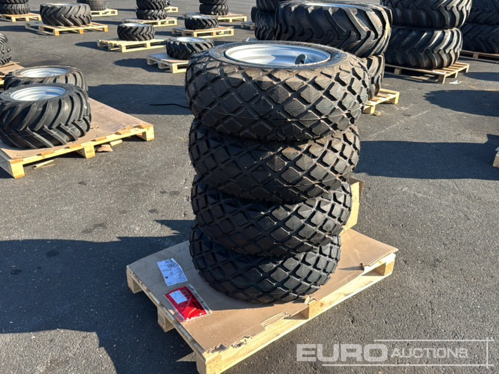 Unused Cultor 10.0/75-15.3 Tyre & Rim (4 of) - Gumiabroncs: 3 kép. Unused Cultor 10.0/75-15.3 Tyre & Rim (4 of) - Gumiabroncs: 3 kép.