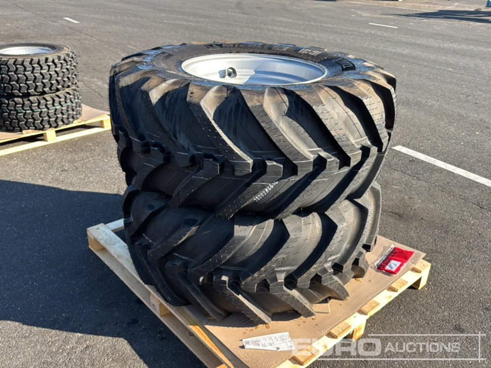 Unused Michelin 500/70R24 Tyre & Rim (2 of) - Gumiabroncs: 3 kép. Unused Michelin 500/70R24 Tyre & Rim (2 of) - Gumiabroncs: 3 kép.
