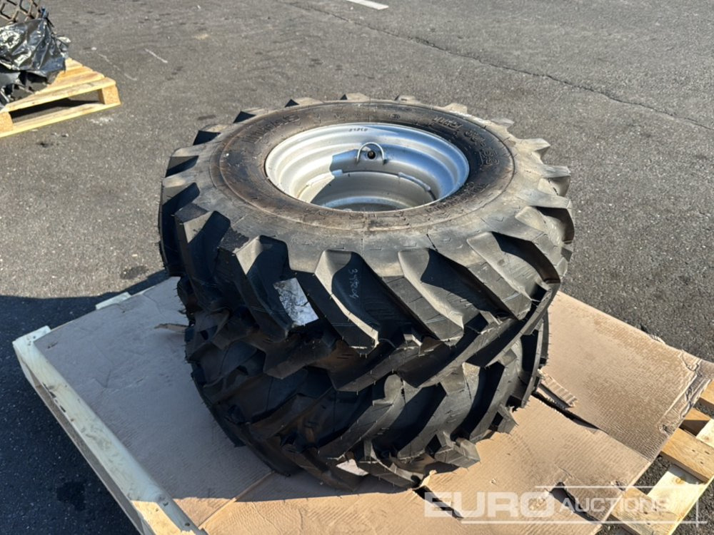 Unused Mitas 11.5/80-15.3 Tyre & Rim (2 of) - Gumiabroncs: 1 kép. Unused Mitas 11.5/80-15.3 Tyre & Rim (2 of) - Gumiabroncs: 1 kép.