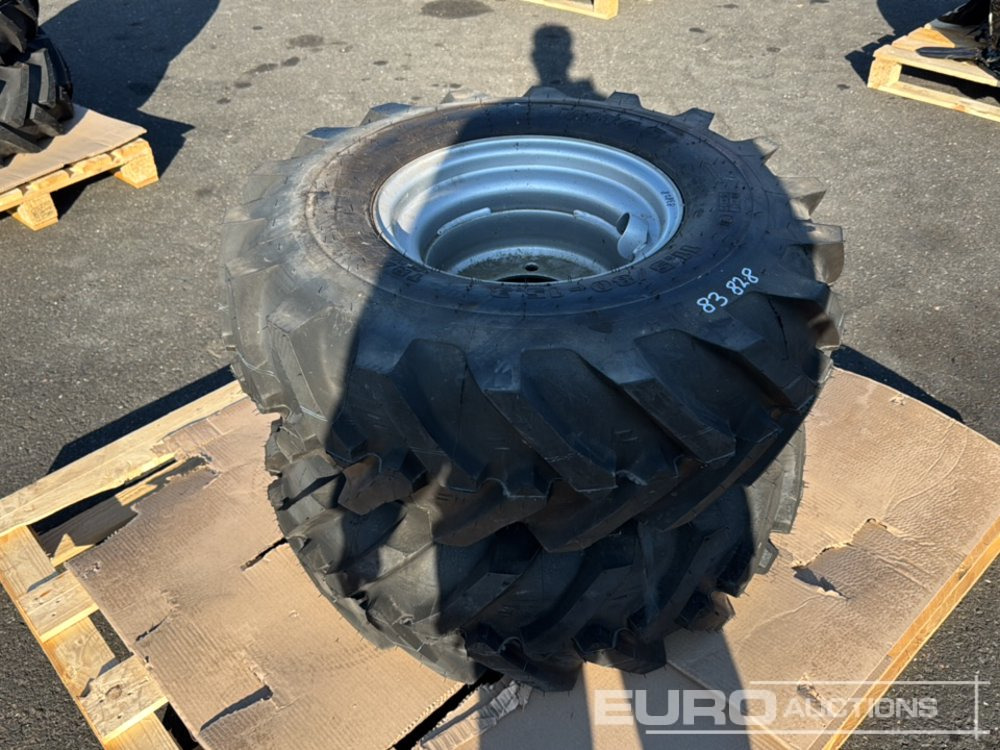 Unused Mitas 11.5/80-15.3 Tyre & Rim (2 of) - Gumiabroncs: 2 kép. Unused Mitas 11.5/80-15.3 Tyre & Rim (2 of) - Gumiabroncs: 2 kép.