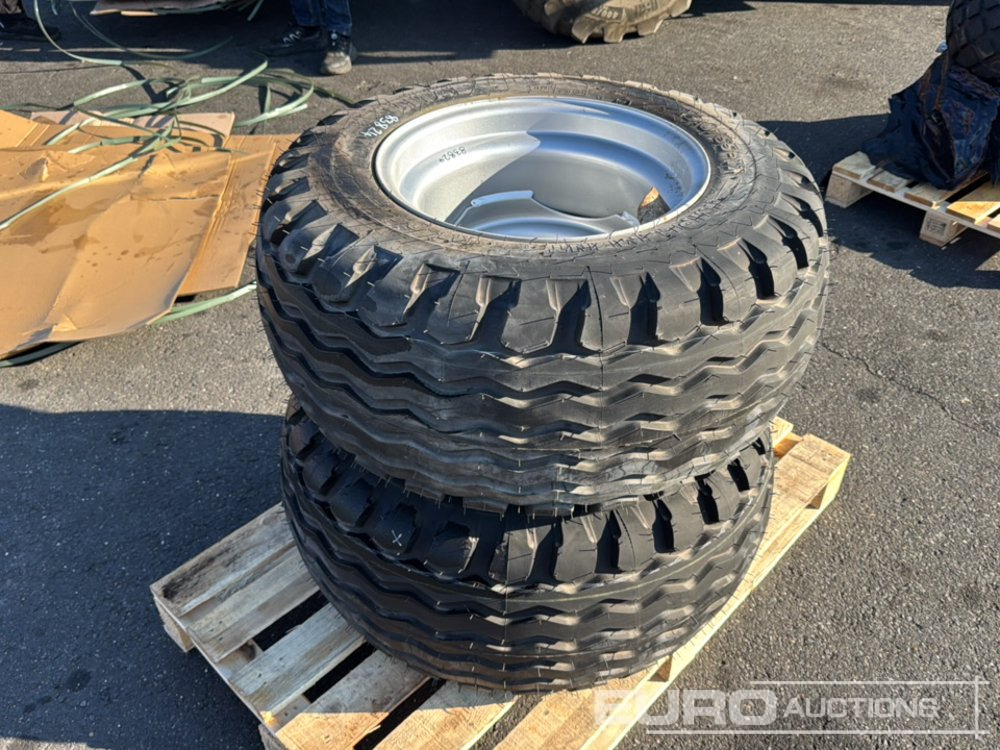 Unused Mitas 15.0/55-17 Tyre & Rim (2 of) - Gumiabroncs: 3 kép. Unused Mitas 15.0/55-17 Tyre & Rim (2 of) - Gumiabroncs: 3 kép.