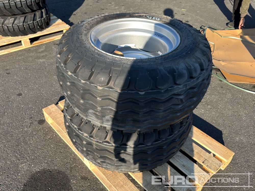 Unused Mitas 15.0/55-17 Tyre & Rim (2 of) - Gumiabroncs: 4 kép. Unused Mitas 15.0/55-17 Tyre & Rim (2 of) - Gumiabroncs: 4 kép.