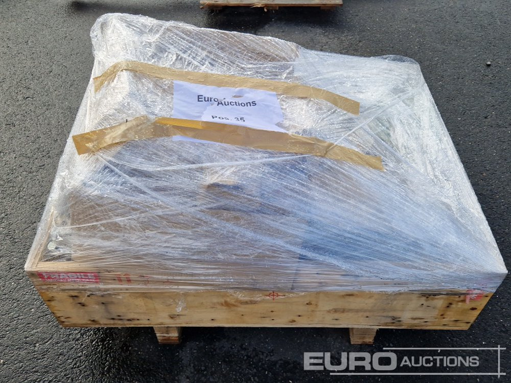 Unused Pallet of Assorted Spare Parts, Hitachi, Fuchs, Deutz - Motor: 1 kép. Unused Pallet of Assorted Spare Parts, Hitachi, Fuchs, Deutz - Motor: 1 kép.