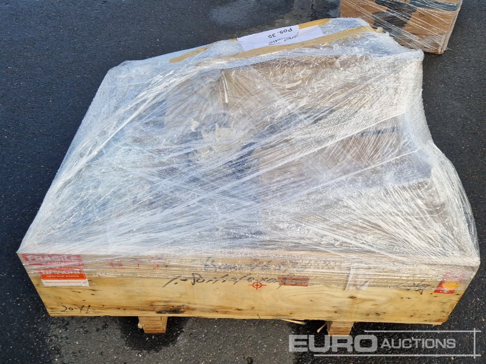 Unused Pallet of Assorted Spare Parts, Hitachi, Fuchs, Deutz - Motor: 2 kép. Unused Pallet of Assorted Spare Parts, Hitachi, Fuchs, Deutz - Motor: 2 kép.