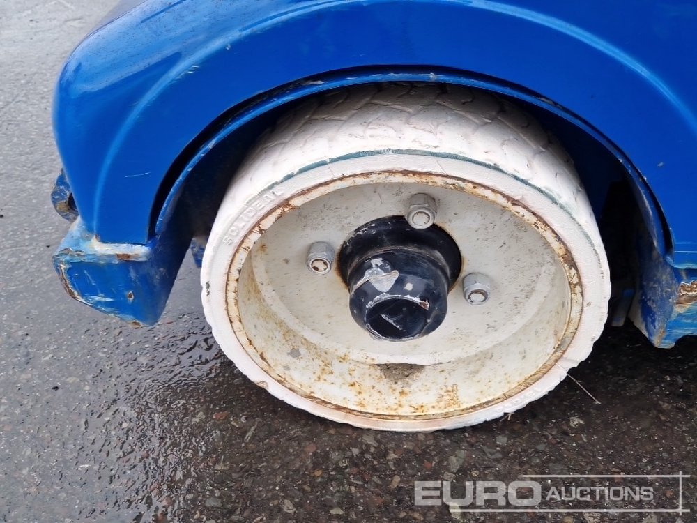 Up-Right MB 20N - Oszlopos személyemelő: 5 kép. Up-Right MB 20N - Oszlopos személyemelő: 5 kép.