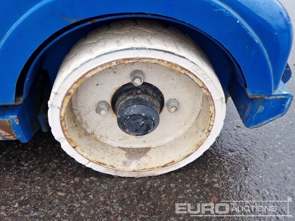 Up-Right MB 20N - Oszlopos személyemelő: 4 kép. Up-Right MB 20N - Oszlopos személyemelő: 4 kép.