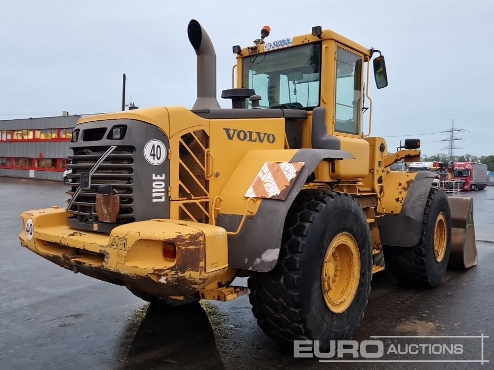 Volvo L110E - Gumikerekes homlokrakodó: 5 kép. Volvo L110E - Gumikerekes homlokrakodó: 5 kép.