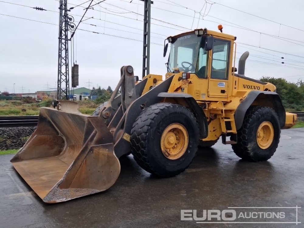 Volvo L110E - Gumikerekes homlokrakodó: 1 kép. Volvo L110E - Gumikerekes homlokrakodó: 1 kép.