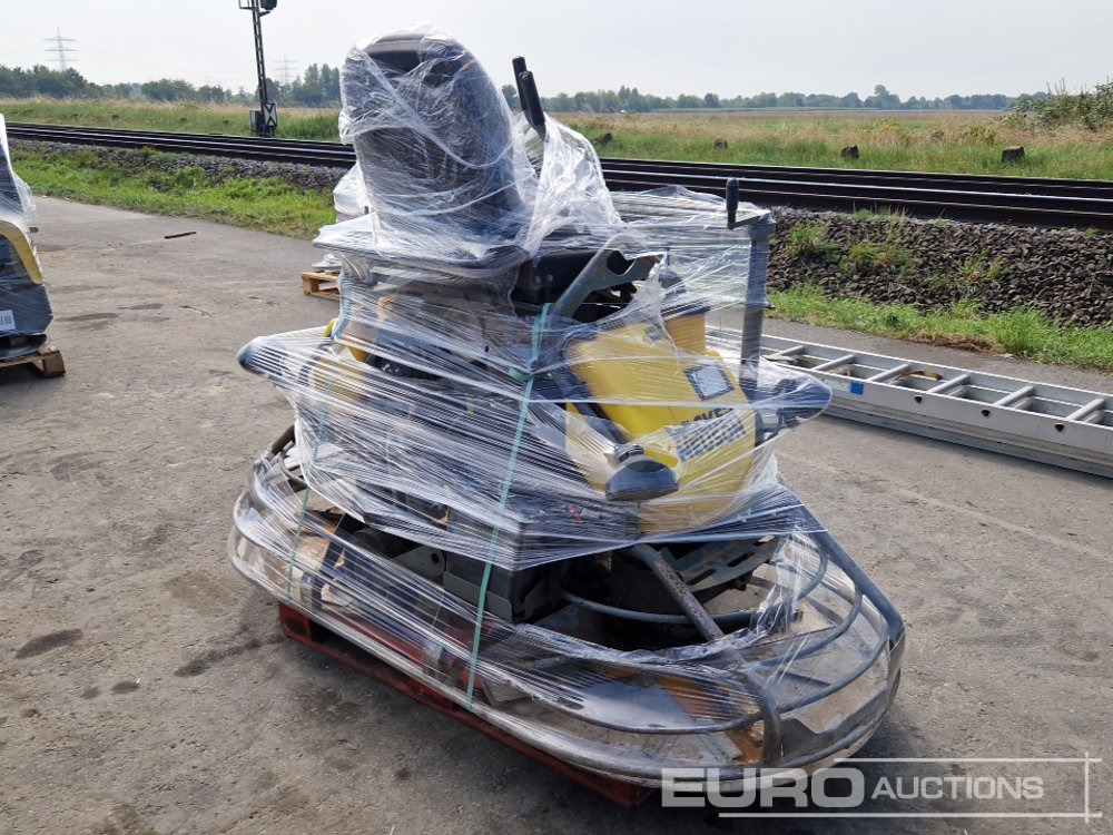 Wacker Neuson CRT36 - Aszfaltozó gép: 3 kép. Wacker Neuson CRT36 - Aszfaltozó gép: 3 kép.