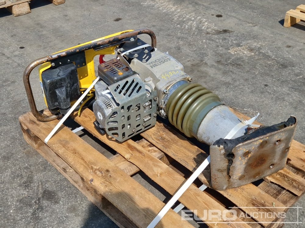 Wacker Neuson Compaction Rammer - Aszfaltozó gép: 2 kép. Wacker Neuson Compaction Rammer - Aszfaltozó gép: 2 kép.