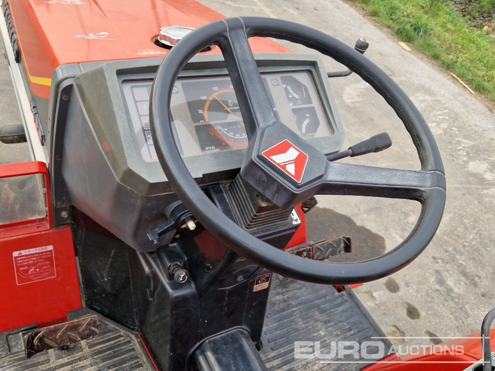 Kistraktor Yanmar F165D: 22 kép.