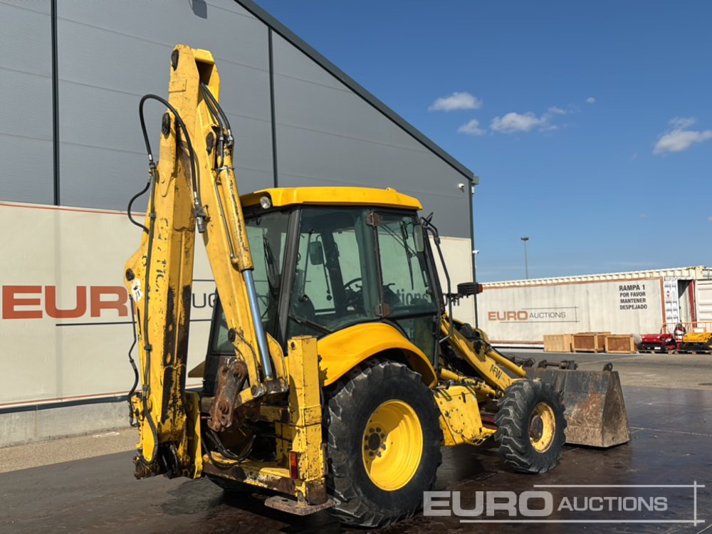 2002 New Holland LB110 - Kotrórakodó: 4 kép. 2002 New Holland LB110 - Kotrórakodó: 4 kép.