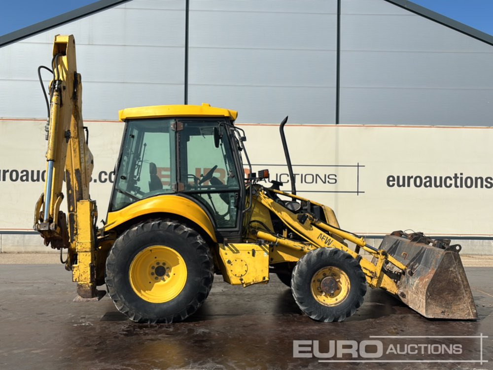 2002 New Holland LB110 - Kotrórakodó: 5 kép. 2002 New Holland LB110 - Kotrórakodó: 5 kép.