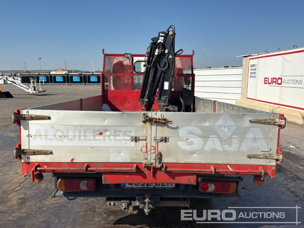 2004 Nissan Cabstar - Platós teherautó: 4 kép. 2004 Nissan Cabstar - Platós teherautó: 4 kép.