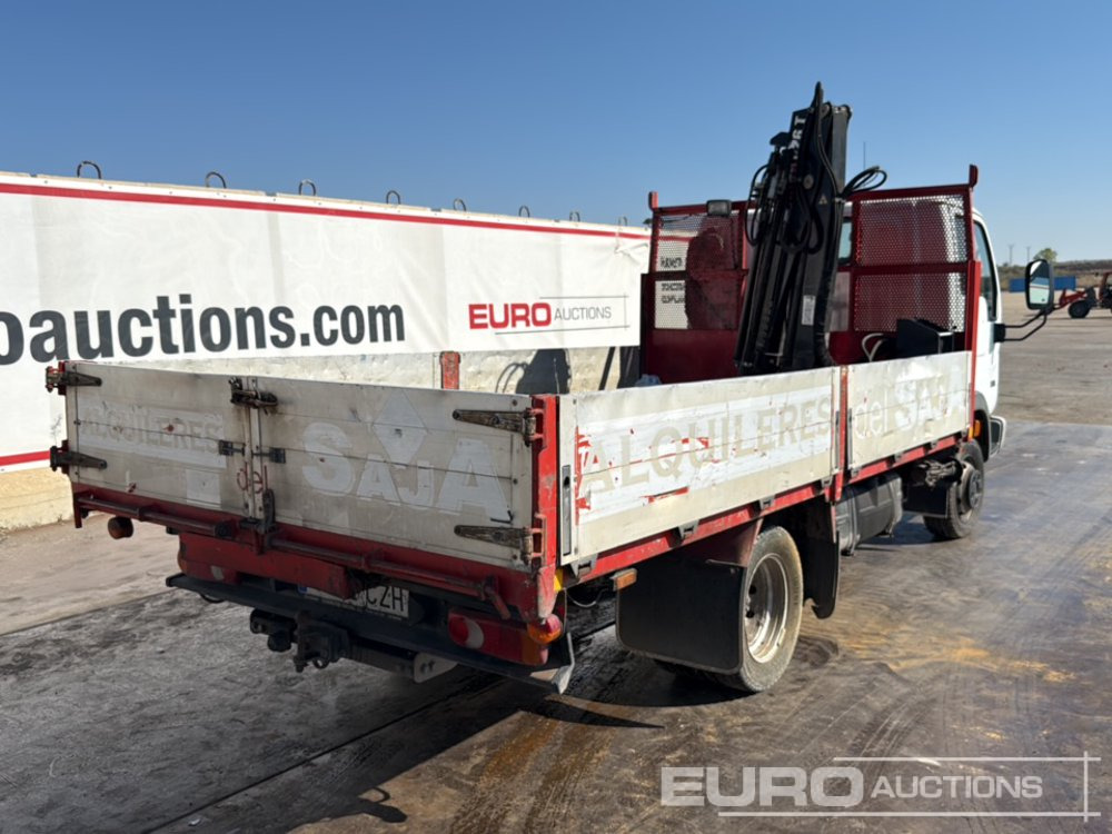 2004 Nissan Cabstar - Platós teherautó: 5 kép. 2004 Nissan Cabstar - Platós teherautó: 5 kép.