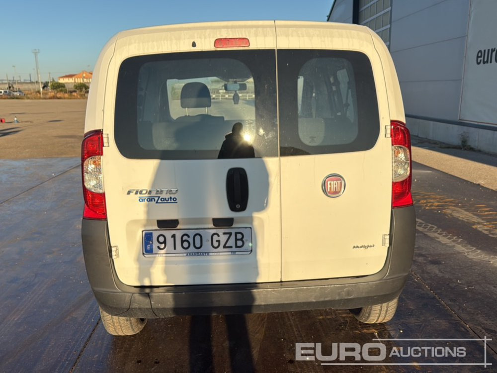 2010 Fiat Fiorino - Kis furgon, Duplakabinos kisteherautó: 4 kép. 2010 Fiat Fiorino - Kis furgon, Duplakabinos kisteherautó: 4 kép.