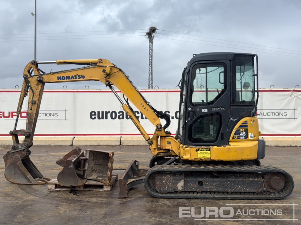 2010 Komatsu PC45MR-3 - Minikotró: 2 kép. 2010 Komatsu PC45MR-3 - Minikotró: 2 kép.