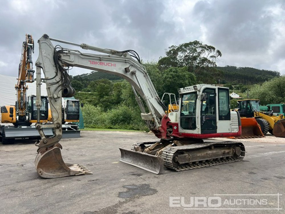2011 Takeuchi TB1140 - Lánctalpas kotró: 2 kép. 2011 Takeuchi TB1140 - Lánctalpas kotró: 2 kép.