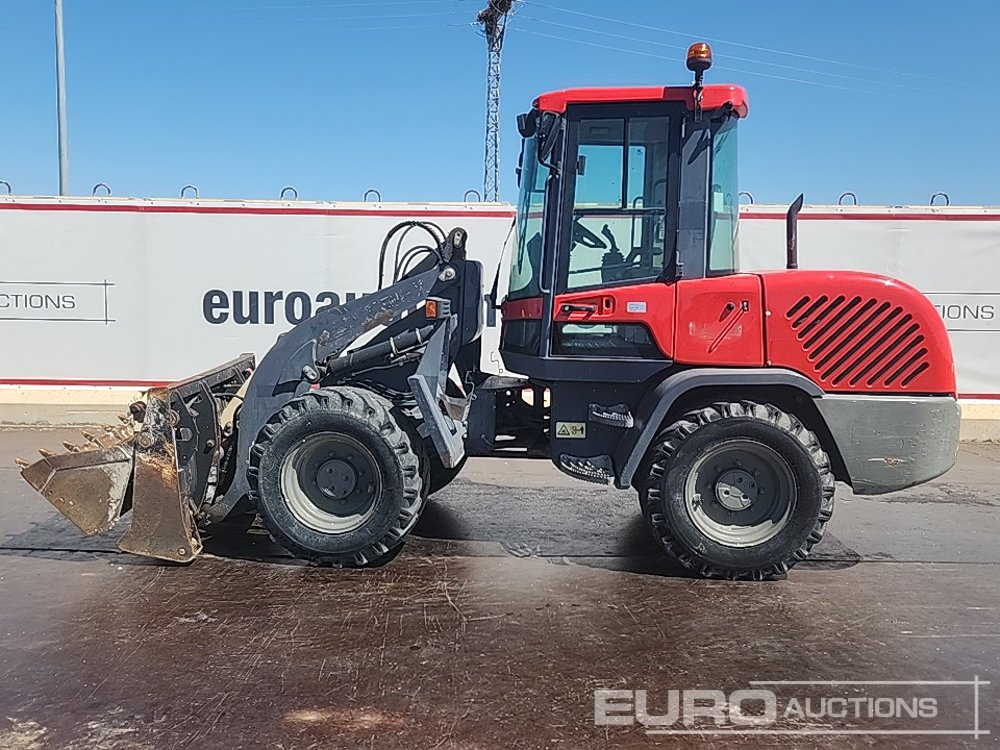 2011 Terex TL70 - Gumikerekes homlokrakodó: 2 kép. 2011 Terex TL70 - Gumikerekes homlokrakodó: 2 kép.