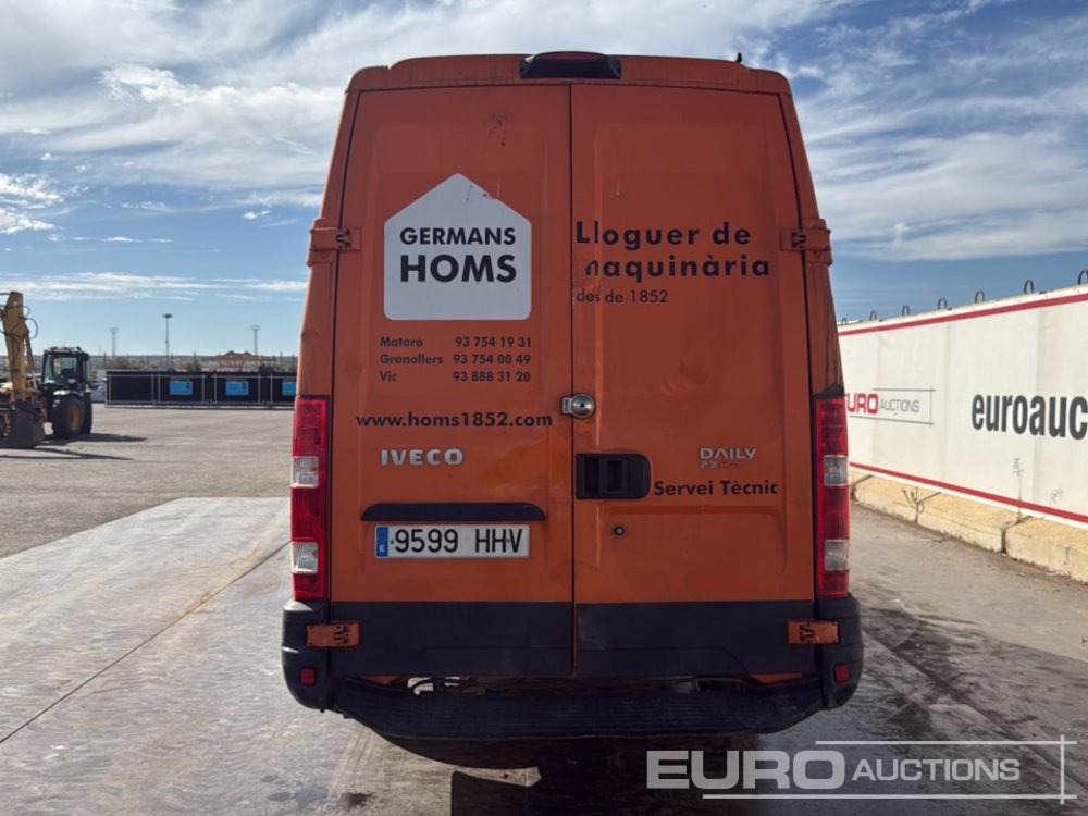 2012 Iveco Daily 35 S14 - Furgon: 4 kép. 2012 Iveco Daily 35 S14 - Furgon: 4 kép.