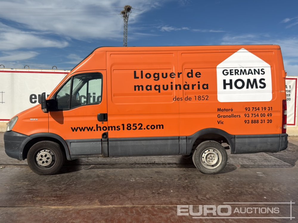 2012 Iveco Daily 35 S14 - Furgon: 2 kép. 2012 Iveco Daily 35 S14 - Furgon: 2 kép.