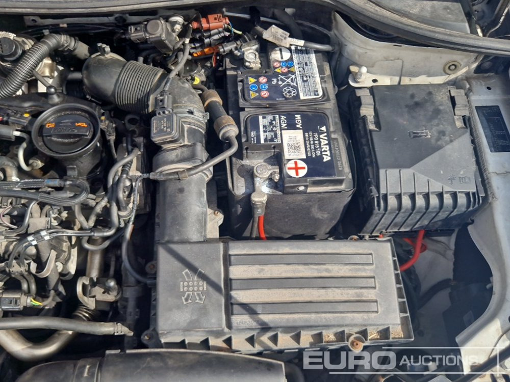 Autó 2012 Seat Leon: 15 kép.