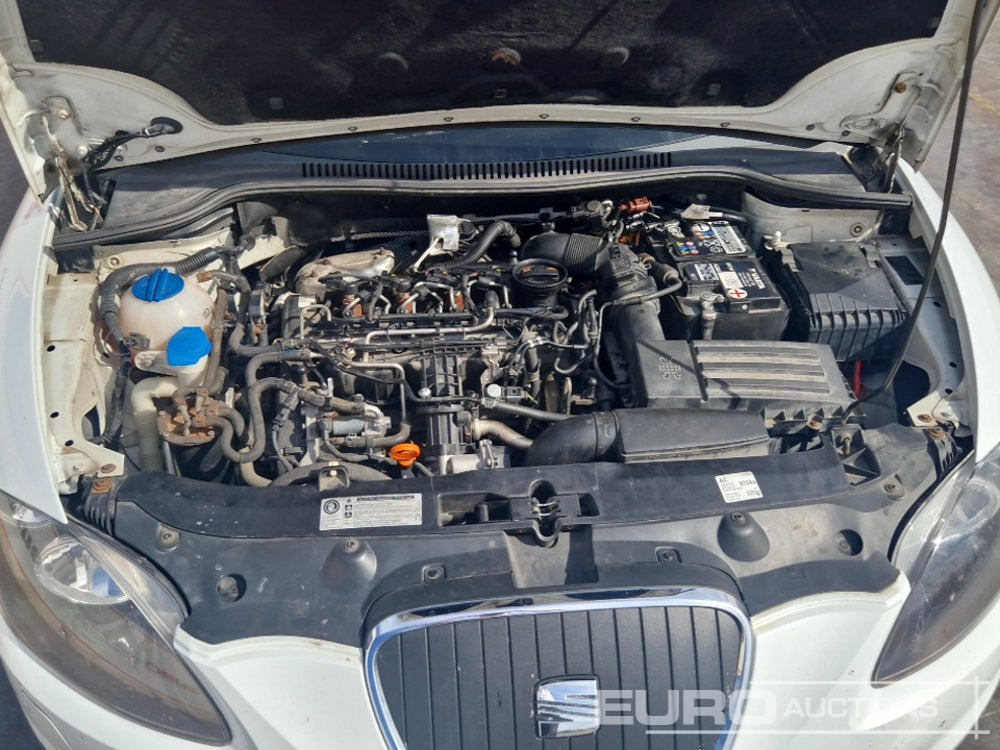 Autó 2012 Seat Leon: 13 kép.