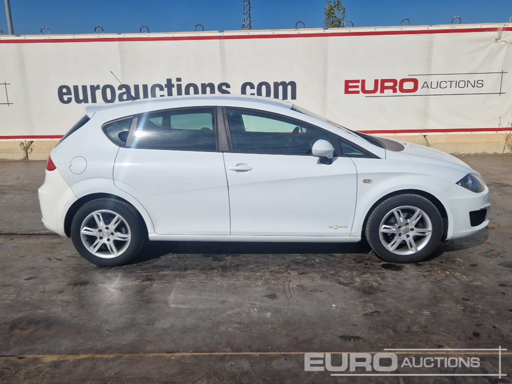 Autó 2012 Seat Leon: 6 kép.