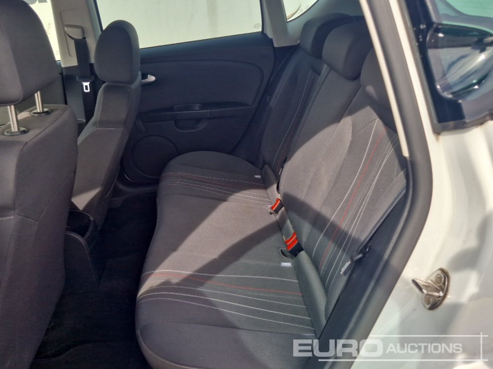 Autó 2012 Seat Leon: 21 kép.